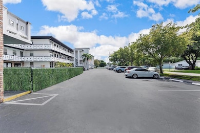 1715 N 16th Ave unit 215, Hollywood, FL 33020 - photo 3