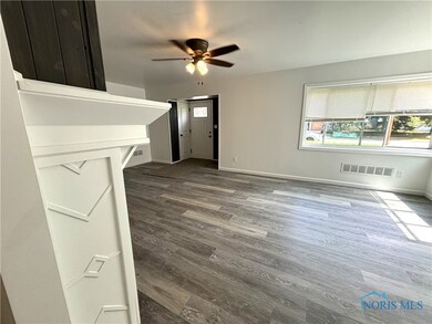 Living Room w Custom Mantel