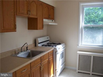 479 Pfeiffer St, Camden, NJ 08105 - photo 2
