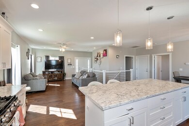 04_301NPacheaCircle_10001_LivingRoom_HiR