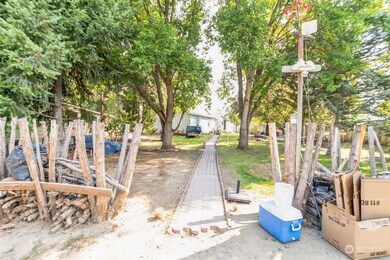 113 N Keller Ave, East Wenatchee, WA 98802 - photo 2