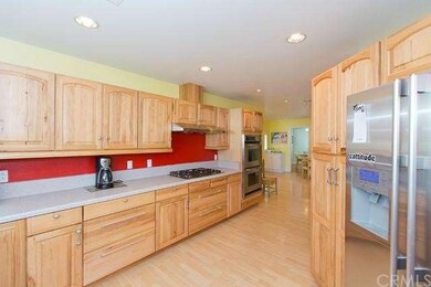 Kitchen.. Extensive room for gatherings!
