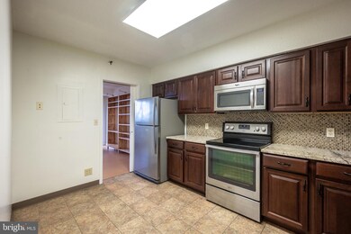 5501 Seminary Rd unit 113S, Baileys Crossroads, VA 22041 - photo 3