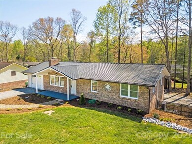 124 Atwood Dr, Hendersonville, NC 28792 - photo 5