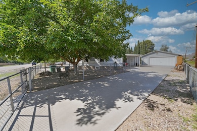 Long drive up to garage