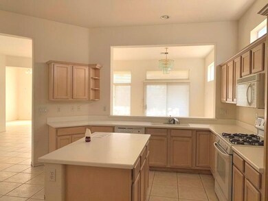 048-573920 - KITCHEN 1