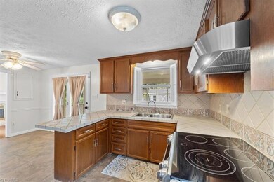 2113 Whites Mill Rd, High Point, NC 27265 - photo 5