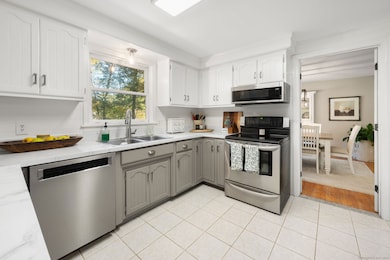 31 Seabury Ave, Ledyard, CT 06339 - photo 7