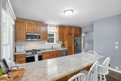 402 E Railroad St, Wayland, IA 52654 - photo 3