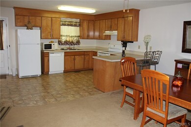 2239 Dellrose Dr, Hopewell, VA 23860 - photo 3