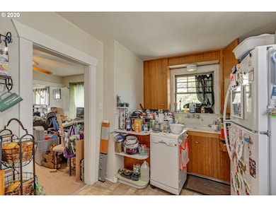 1121 E 9th St, the Dalles, OR 97058 - photo 7