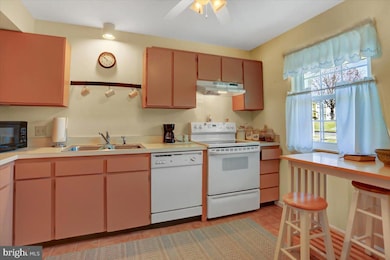 1036 W Foxcroft Dr, Camp Hill, PA 17011 - photo 7