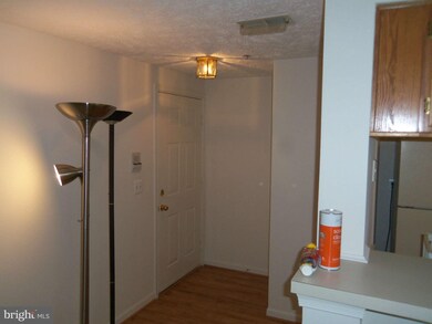 3570 Sherbrooke Cir unit 7-103, Woodbridge, VA 22192 - photo 2