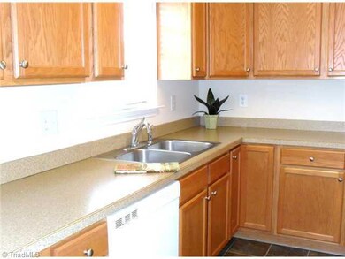 2052 Grantville Ln, Asheboro, NC 27205 - photo 5