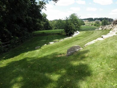 4616 Magellan Dr, Walnutport, PA 18088 - photo 3