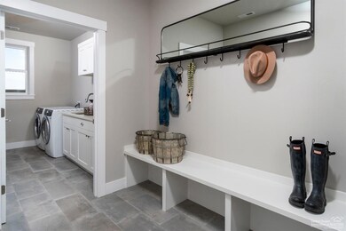 4190 SW Badger Ct, Redmond, OR 97756 - photo 4