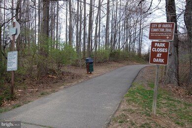 2996 Mission Square Dr, Fairfax, VA 22031 - photo 2