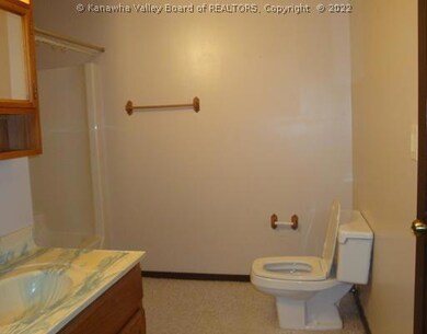 Upper Level Bathroom.