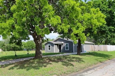 407 Royal St, Cleburne, TX 76031 - photo 2