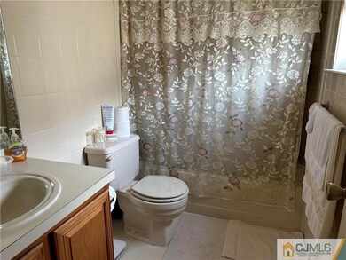 9 Chamberlain Ct, Old Bridge, NJ 08857 - photo 5