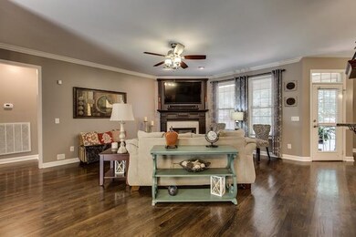 17x19sf open concept living room with gas fireplac