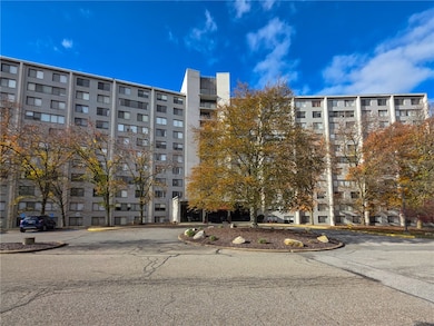 1160 Bower Hill Rd unit 700, Pittsburgh, PA 15243 - photo 3