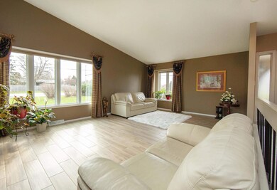 1306 Olympic Dr, Waterloo, IA 50701 - photo 4