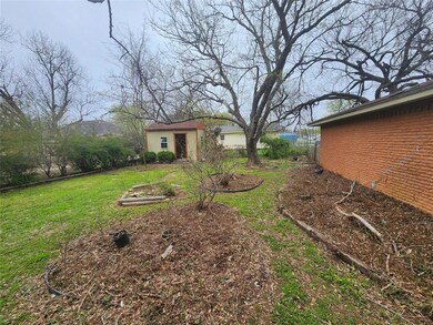 316 Gatrix Ave, Cleburne, TX 76033 - photo 4