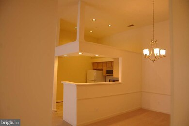 9220 Cardinal Forest Ln unit J, Lorton, VA 22079 - photo 4