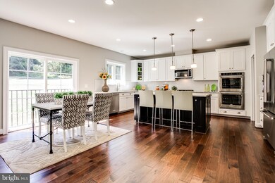 7613 Woodridge Cir, Alexandria, VA 22308 - photo 7