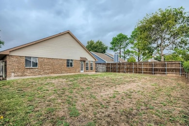 352 Parkview Dr, Hurst, TX 76053 - photo 2