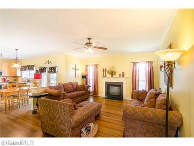 4359 Twisting Creek Dr, High Point, NC 27265 - photo 3