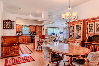 Kitchen & Dining Area