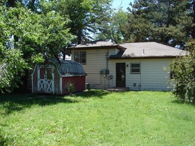 1036 S Harrison St, Hugoton, KS 67951 - photo 2