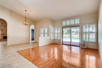 6957 W Kimberly Way Glendale-small-002-3