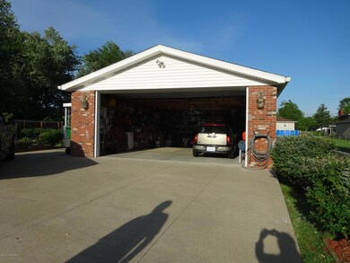 7805 Tip Top Ln, Louisville, KY 40219 - photo 2