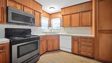 6602 Trumbull St, Houston, TX 77022 - photo 3