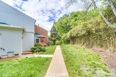 Here is the sidewalk side of the unit....note the PRIVACY!!!