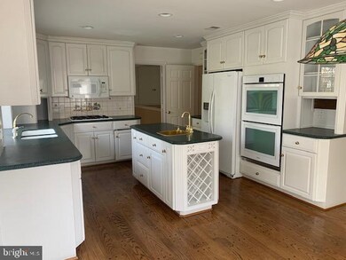 8008 Horseshoe Ln, Potomac, MD 20854 - photo 5