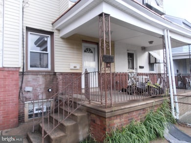 7111 Clover Ln, Upper Darby, PA 19082 - photo 2