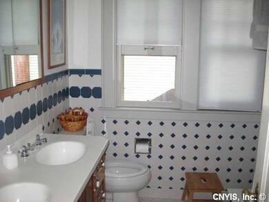 Bathroom FANTASTIC UPDATED BATHROOM