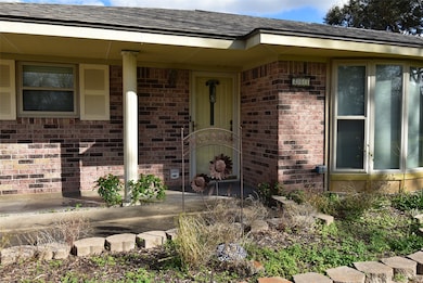 203 San Bernard St, Bay City, TX 77414 - photo 2