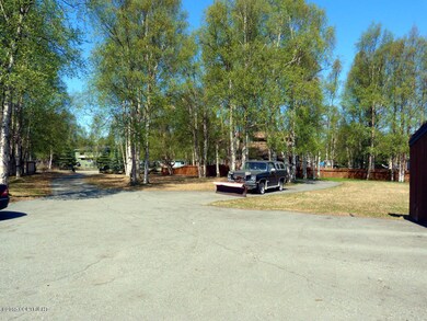 Large circular drive & level lot