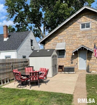 2120 Wilkes Ave, Davenport, IA 52804 - photo 2