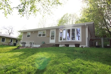 1648 10th St NW, Cedar Rapids, IA 52405 - photo 2