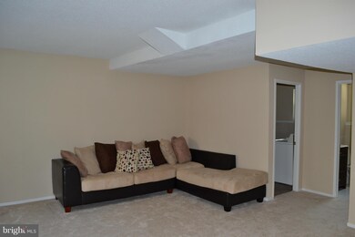 2339 Hunters Square Ct, Reston, VA 20191 - photo 7