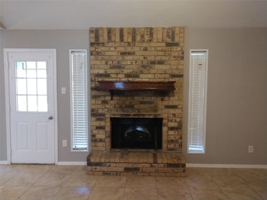1902 Laura Ln, La Porte, TX 77571 - photo 4