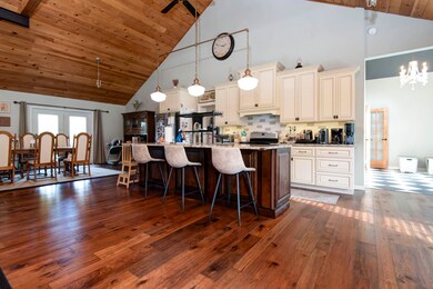 Kitchen/ Dining Area