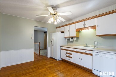 5505 Cedar St, Davenport, IA 52806 - photo 6