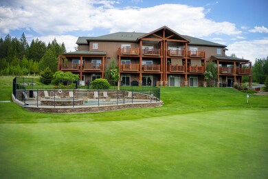 Pool Area/Putting Green